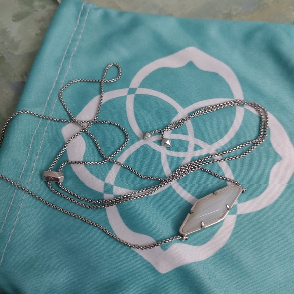 Kendra Scott Beth Necklace - Picture 4 of 6